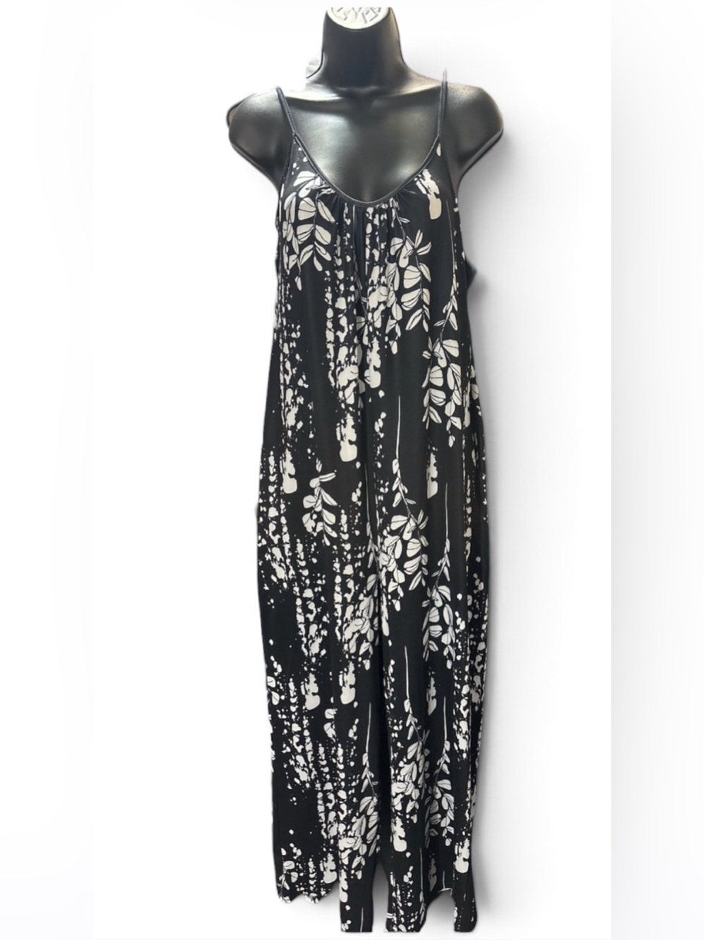 Black & White Wide Leg Jumpsuit w pockets NWOT - Picture 2 of 3